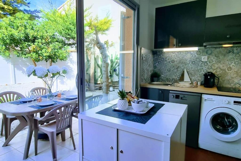 Le Marine Rez De Jardin Direct Plage Parking Prive Climatise Sete Bagian luar foto
